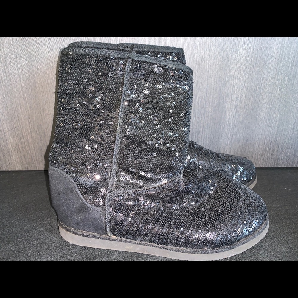 Black sequined booties sized 7.5 Old Navy